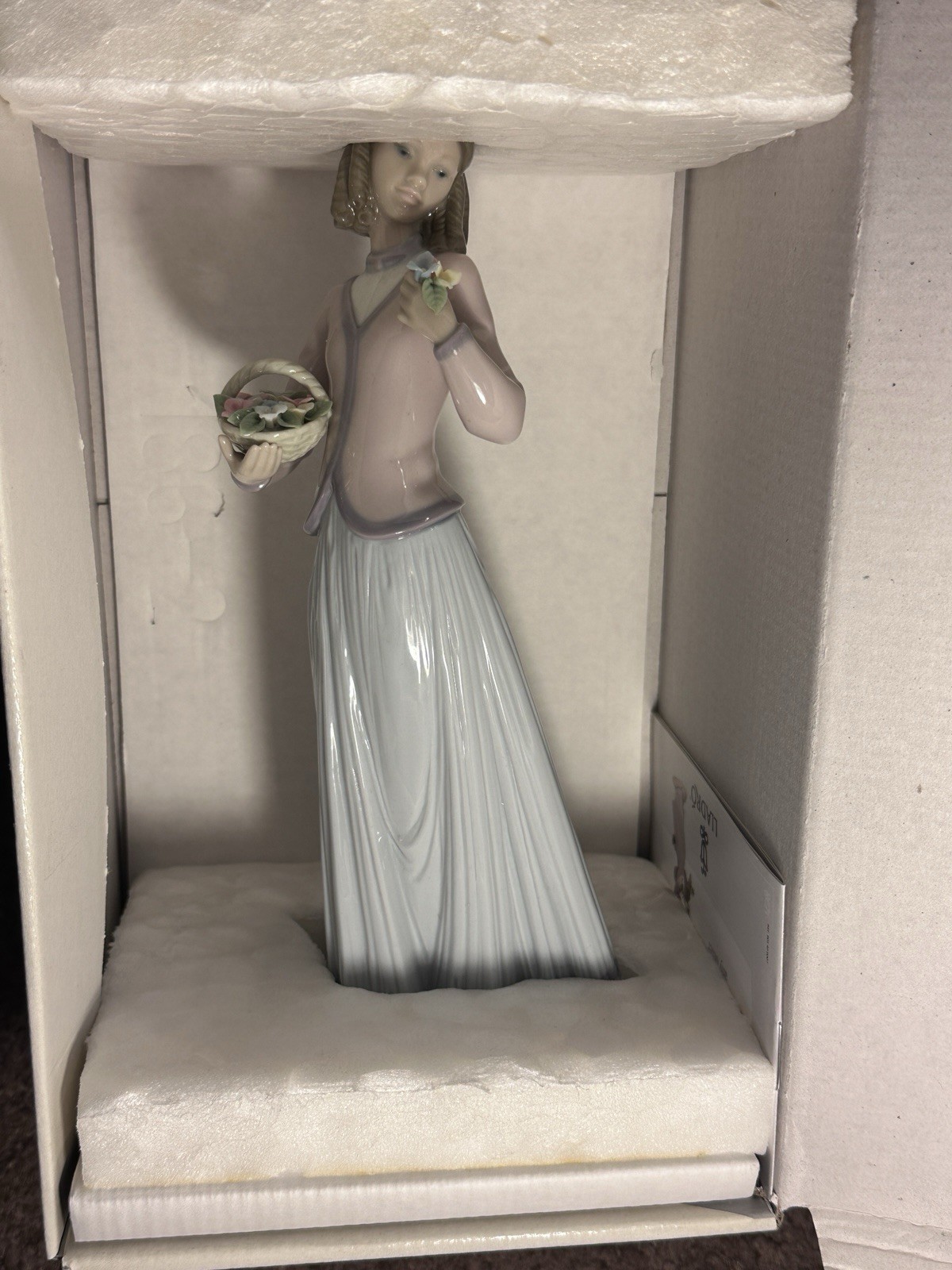 Lladro 7644 INNOCENCE IN BLOOM Porcelain Figurine 9 3/4” Original Box