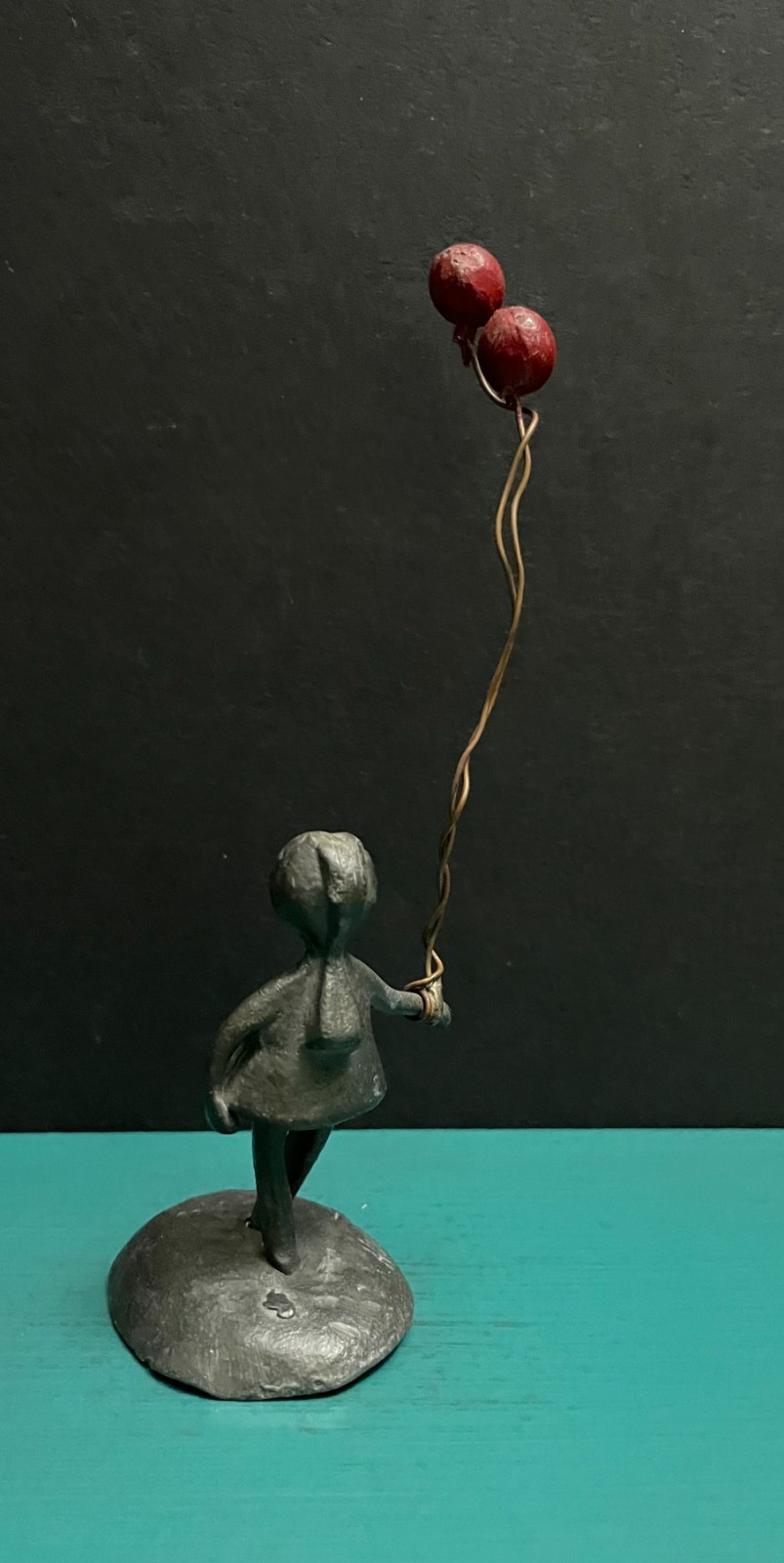 Les Hunter Pewter Girl Holding Red Balloons Circus Carnival Diorama Art Figurine