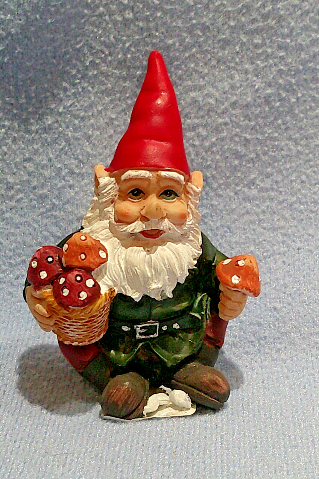 ADORABLE MINIATURE RESIN 3″ GNOME WITH MUSHROOMS FIGURINE #1 – BRAND NEW