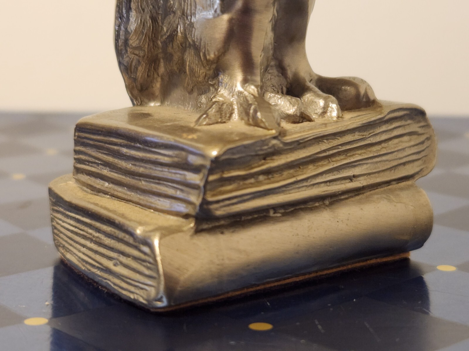 BEAUTIFUL VINTAGE 4.75″ PEWTER OWL FIGURINE OWL SITTING ON SACK OF BOOKS HEAVY