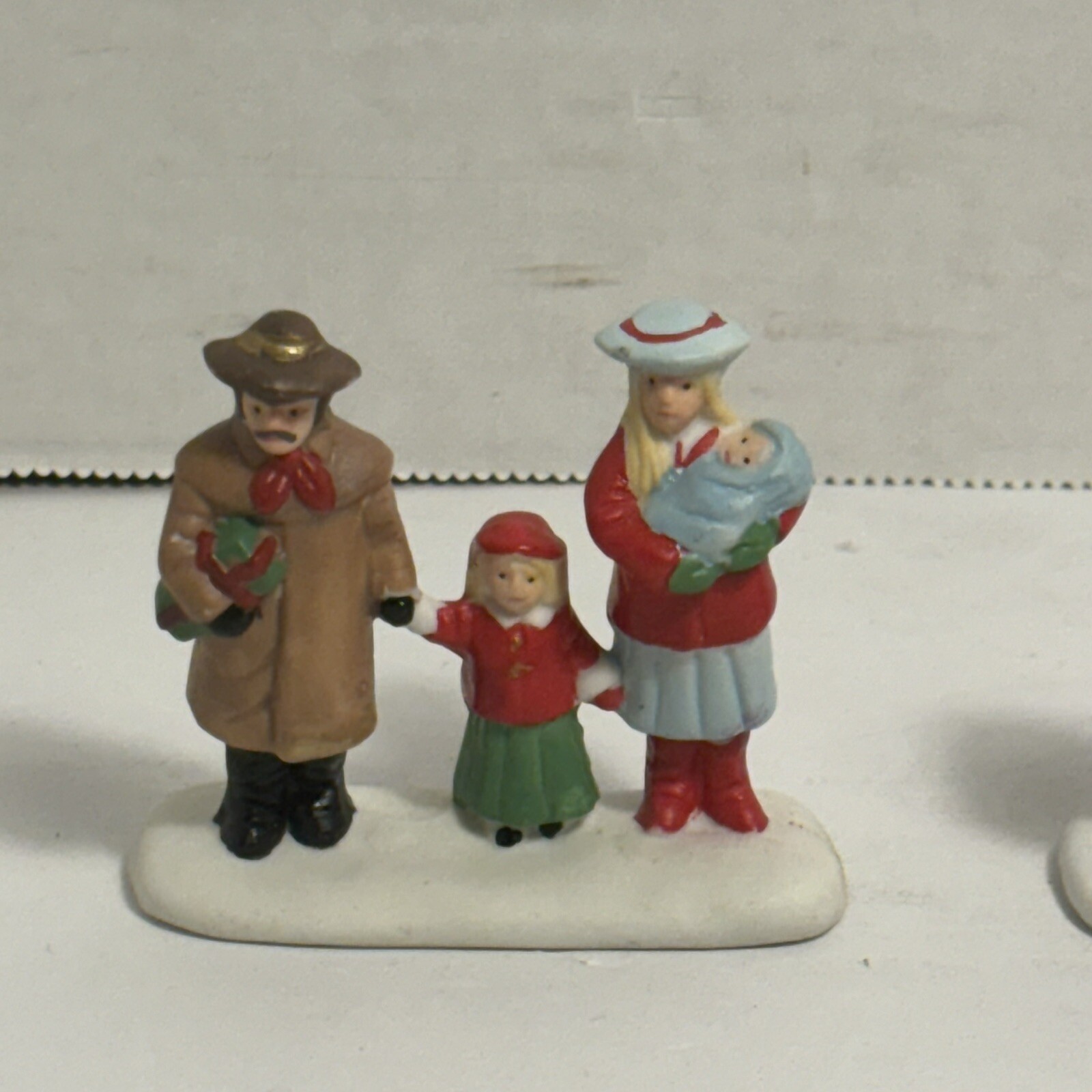 Family Father Mother Child Baby Figurine Miniature Model Train Decor Christmas 2