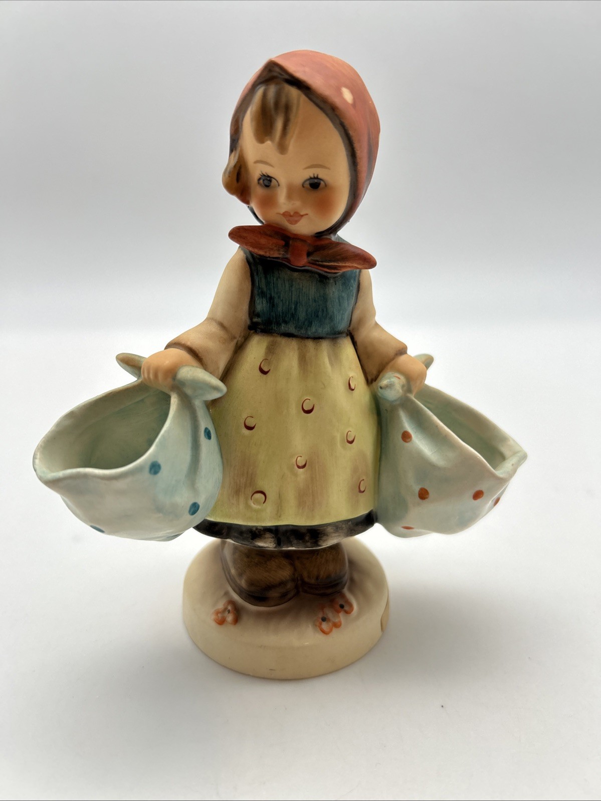 Goebel M.I Hummel figurine #175 “Mothers Darling” TMK5, 5.5″ tall, Germany