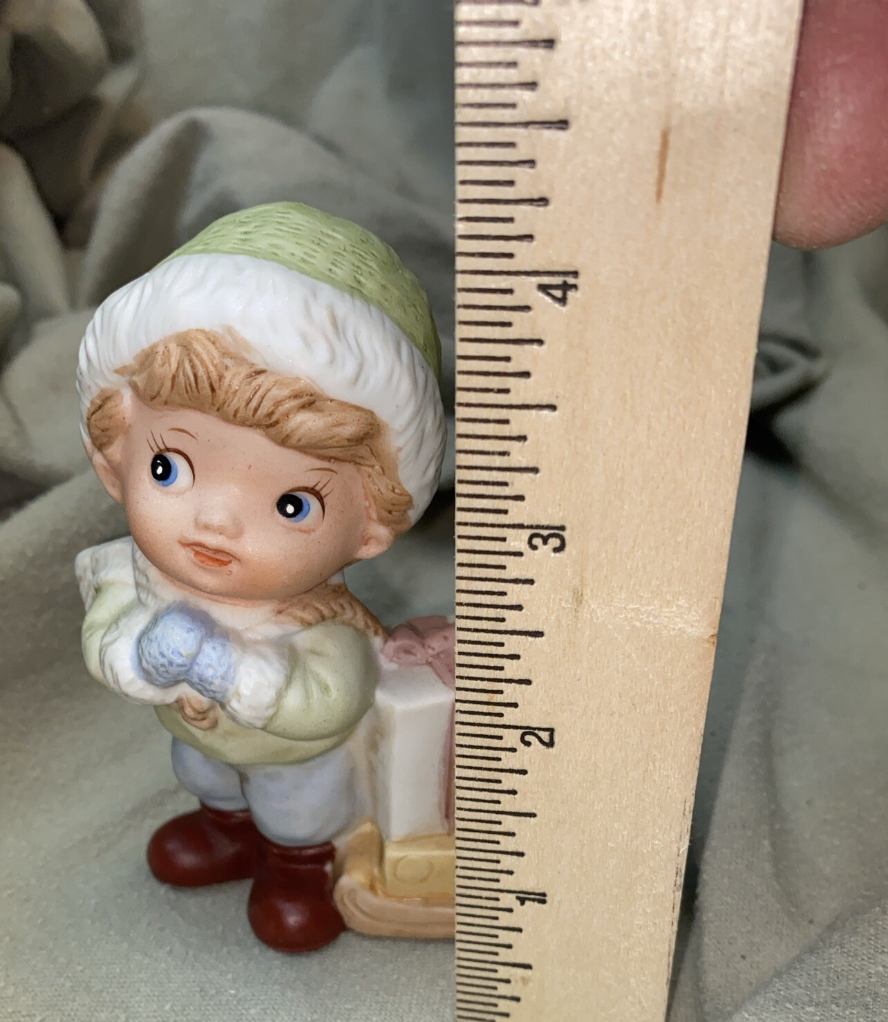 Vintage HOMCO Boy Girl Figurines With & Presents #5556