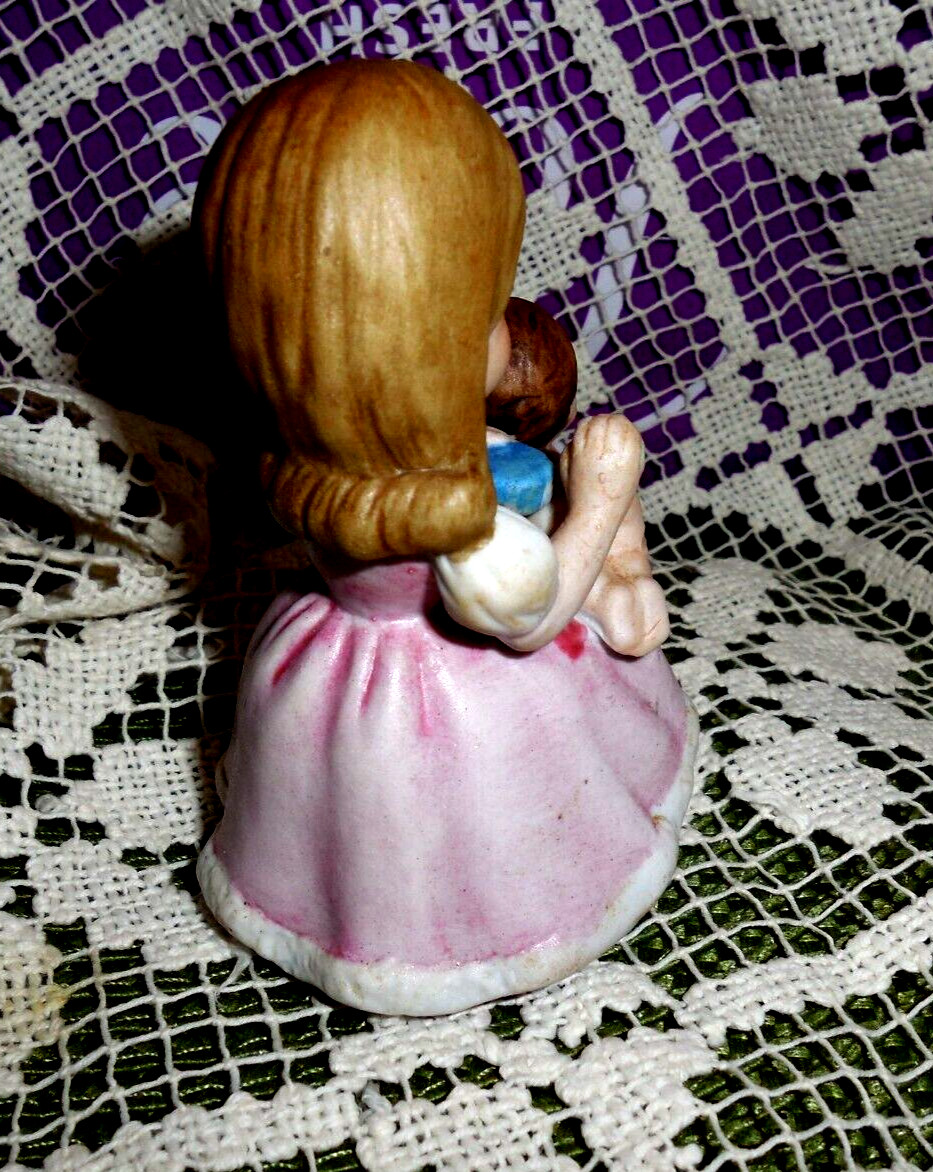VTG GEORGE GOOD PORCELAIN MOTHER WASHING BABY Figurine 3.50″T