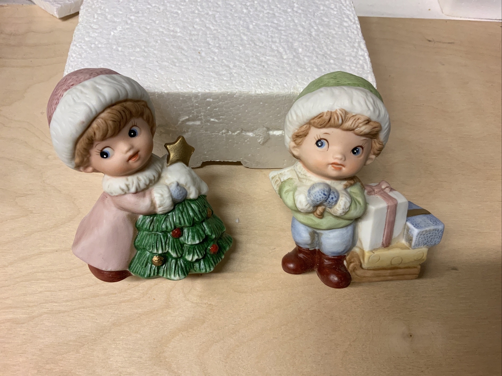 SET 2 Vintage HOMCO #5556 CERAMIC CHRISTMAS Girl & Boy Figurines NIB