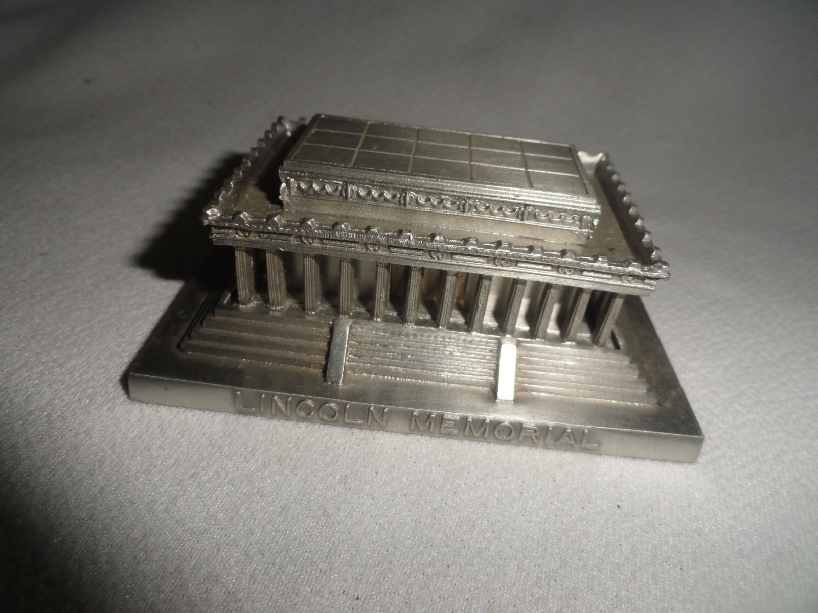 Bates & Kline Pewter Mini Lincoln Memorial Building 3 1/2 X 2 5/8″