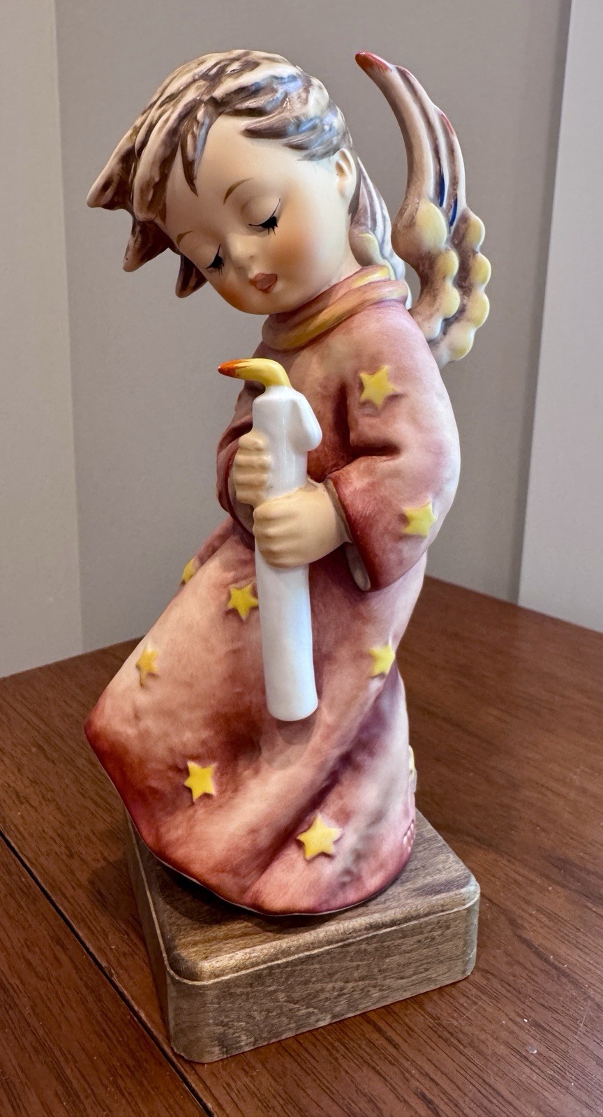 Goebel Hummel Figurine “Heavenly Angel” 8″ Tree Topper W/Base #755 mfg 1992