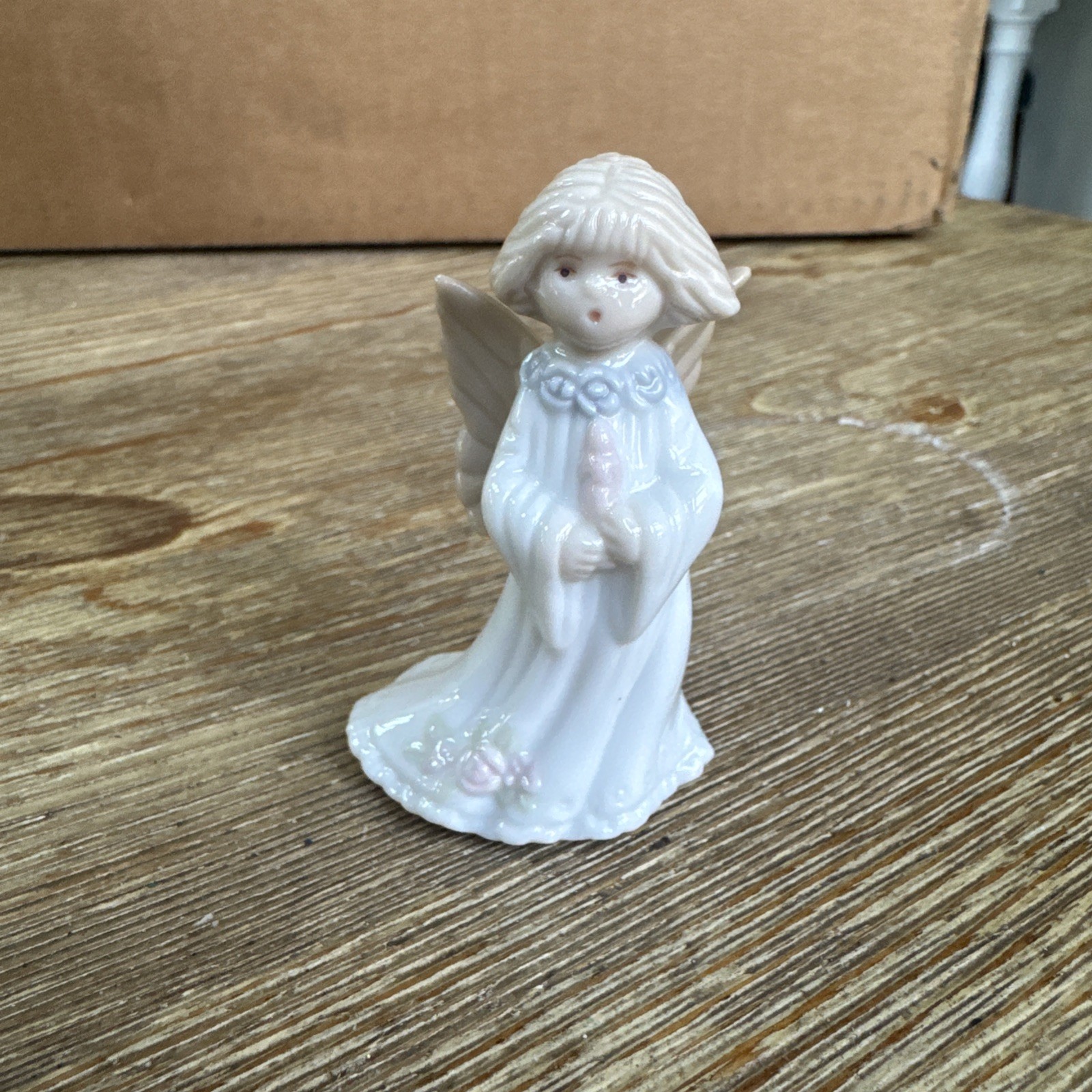 Russ Ceramic 2 3/4″ Angel in Flowing Gown Figurine