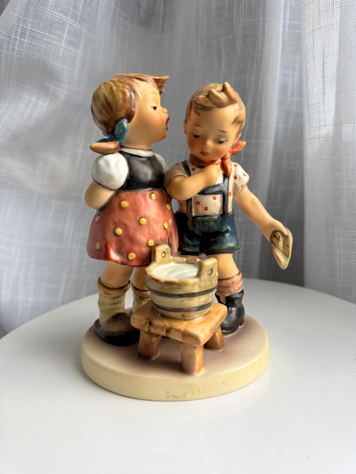 Hummel Goebel Figurine BATH TIME #412 TMK6 6 1/8″