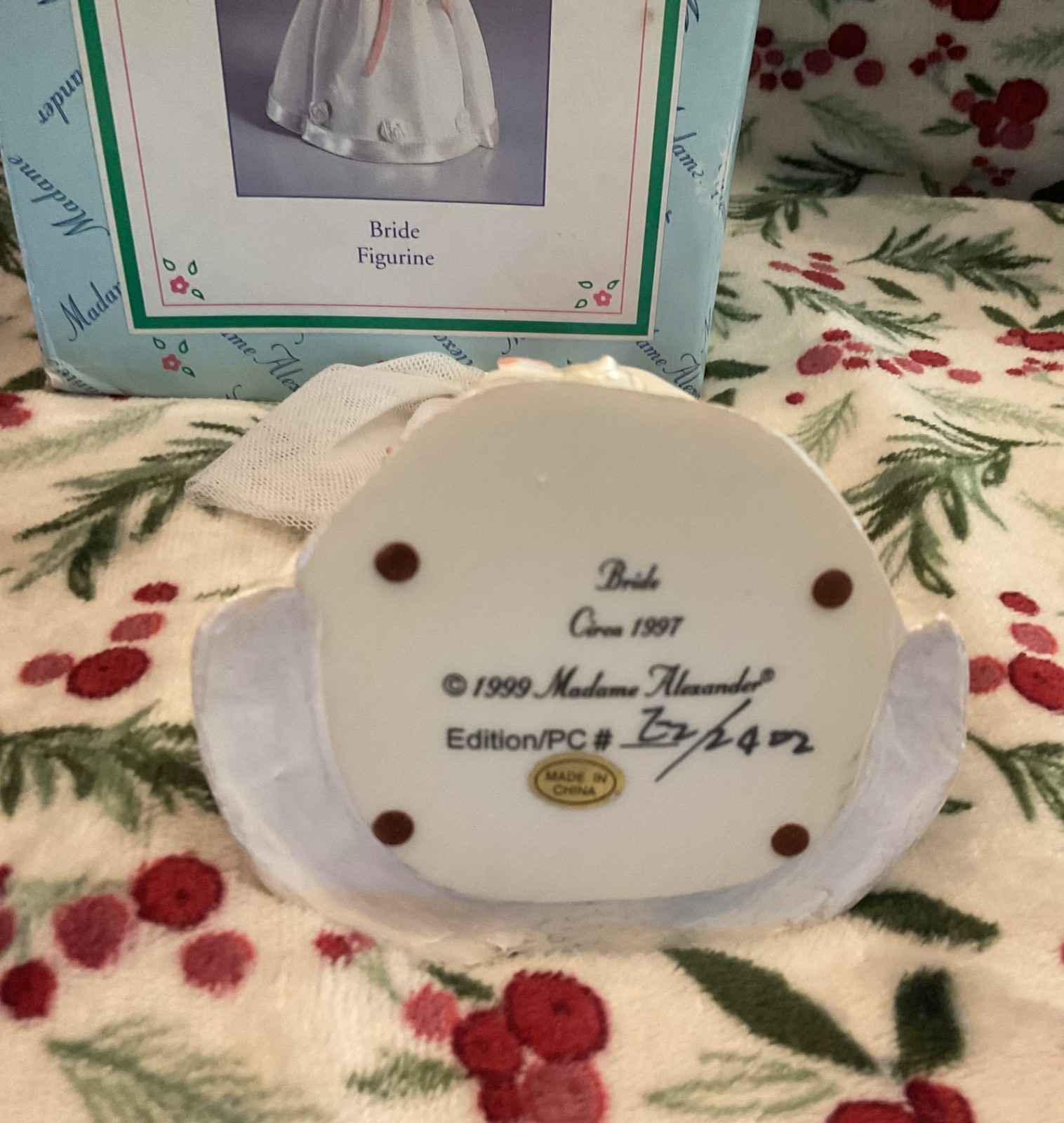 Madame Alexander Classic Collectibles Bride Wedding Figurine White/Pink Boxed