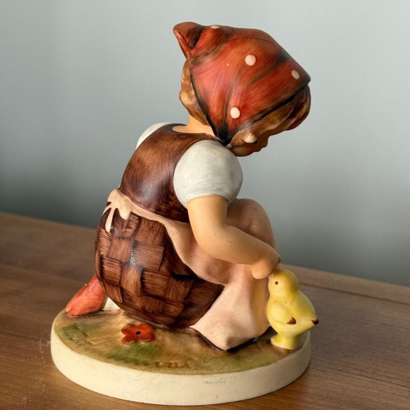 Vintage 1970’s Goebel HUMMEL CHICK GIRL Figurine #57 West Germany 4.5″ Tall