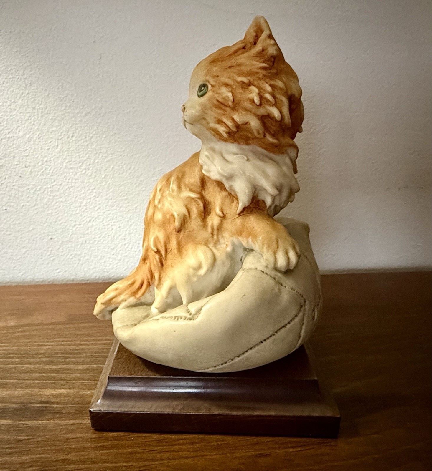 Giuseppe Armani Figurine Sculpture Cat Kitty Sitting On a Ball Florence VTG 1984