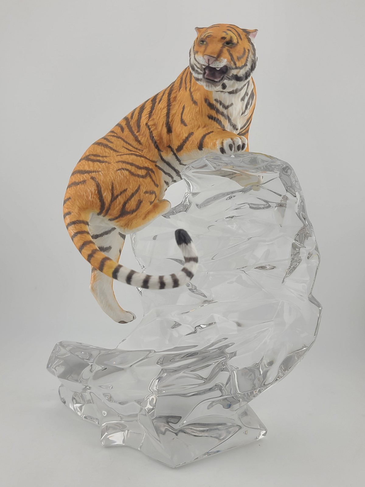VTG Franklin Mint Bengal Tiger on a Crystal Glass Rock Sculpture 9.5″ Mint Cond.
