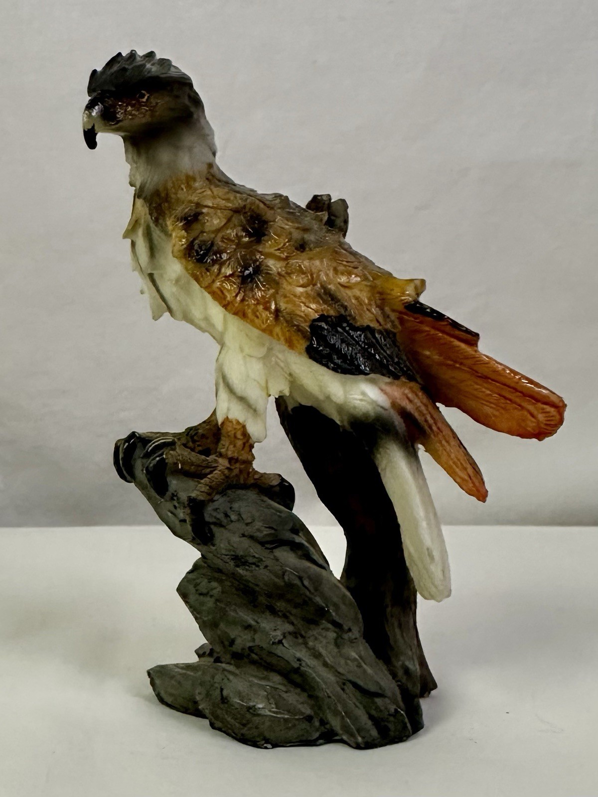 Vintage RED TAIL HAWK FIGURINE ~ resin statue 5″ x 3″ x 2″ BIRD of PREY eagle