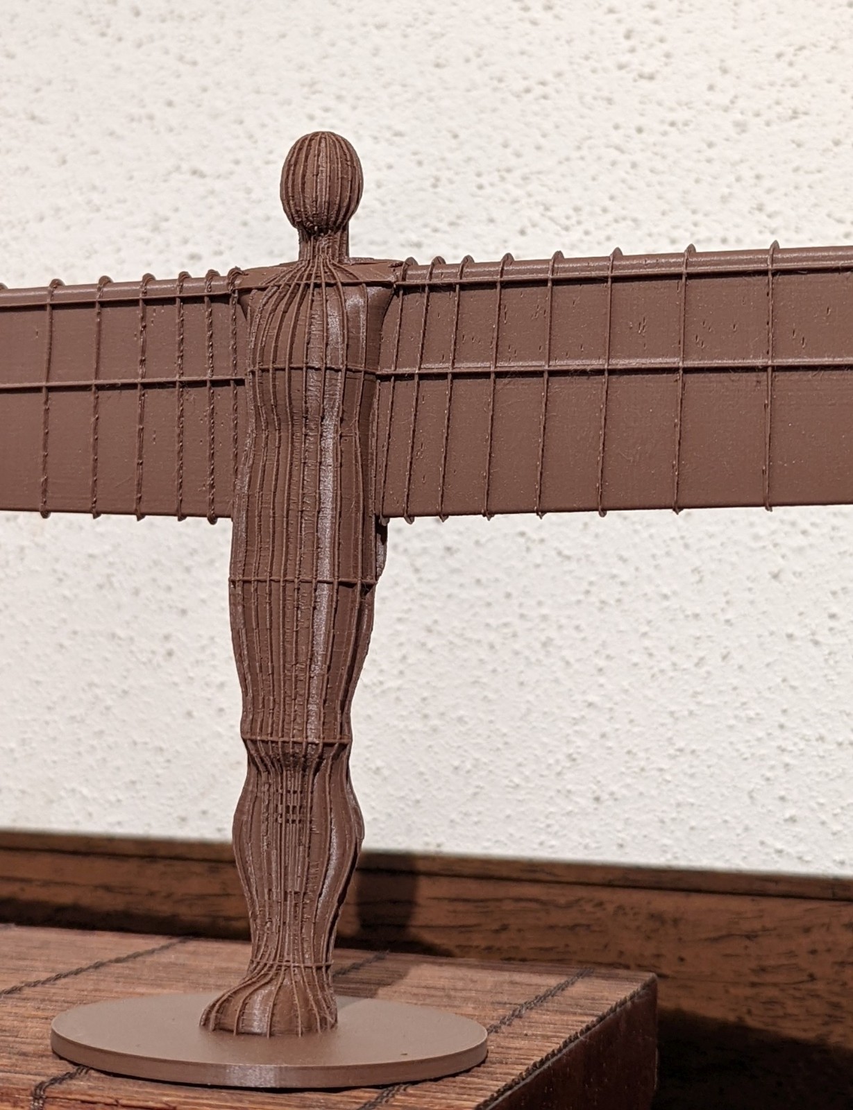 SCULPTURE DISPLAY SOUVENIR MODEL – ANGEL OF THE NORTH – BRITISH UK MONUMENT ART