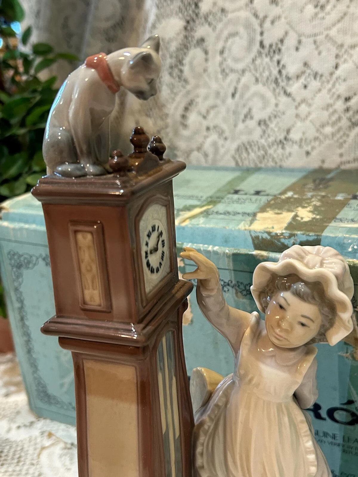Lladro Cat “Bedtime” 5347 Llardo Porcelain Girl & Cat on Grandfather clock