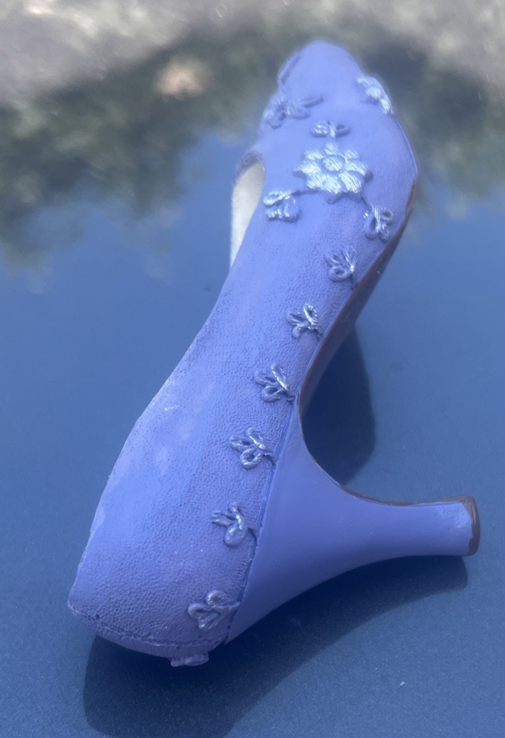 1999 Kingsbridge My Treasure Victorian High Heel Resin Shoe Miniature Decoration