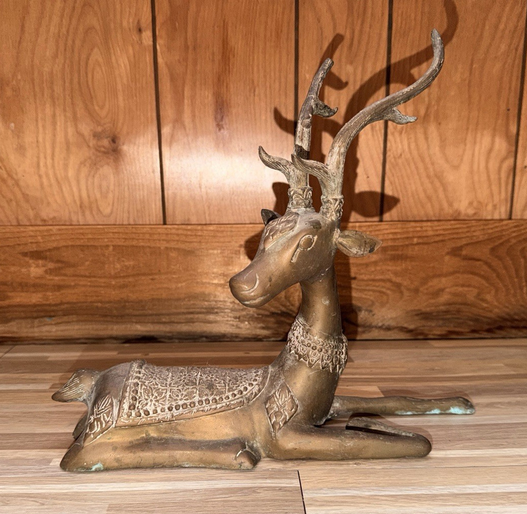 Bronze Metal Deer/Stag Figurine Sculpture, 3D Effect, Metallic Finish