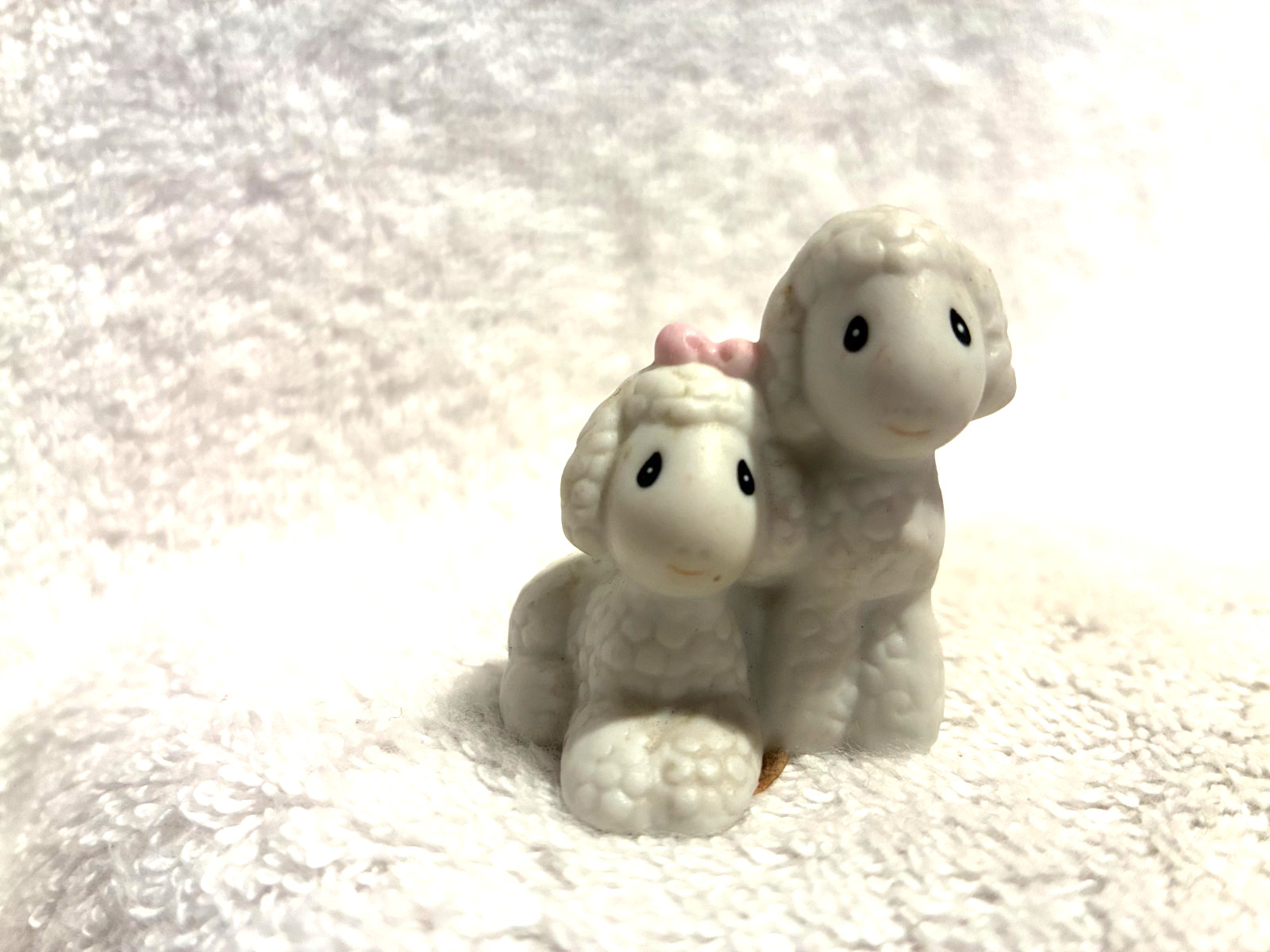Precious Moments Noah’s Ark Sheep 1992 1 3/4″ T x 1 1/4″ x 1 1/4″