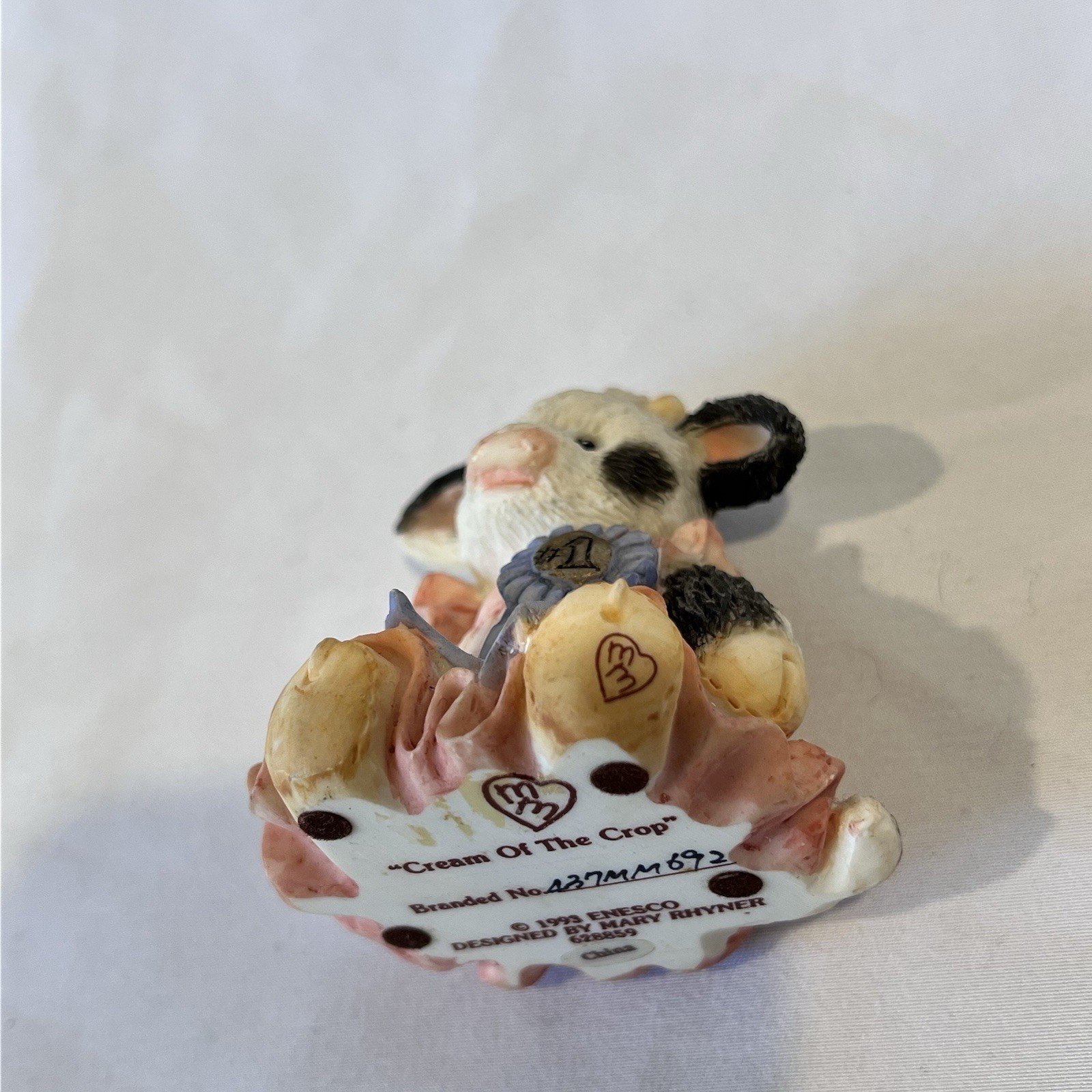 Enesco Mary’s Moo Moos 1993 “Cream Of The Crop” Cow Figurine #1 Ribbon