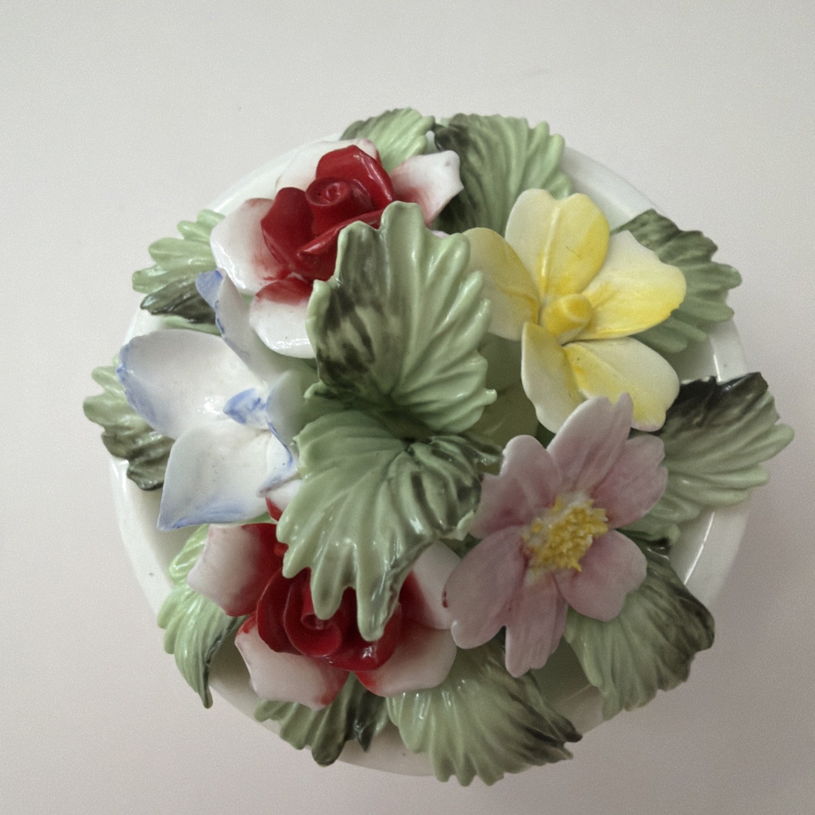 AYNSLEY Fine China Bowl of flowers, roses&leaves in white bowl w/pedestal base