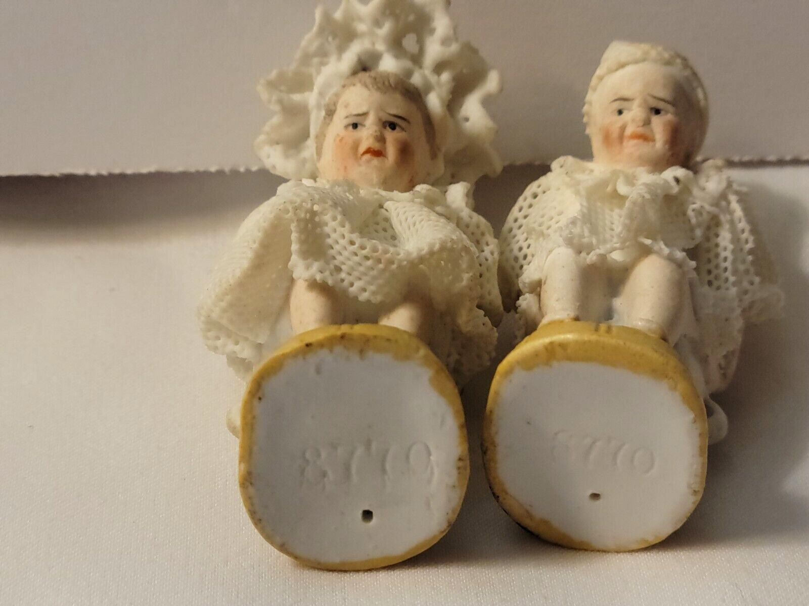VINTAGE CHAMBER POT MINIATURE CREAMIC LACE BISQUE DOLLS FIGURINE LACE LOT of 2