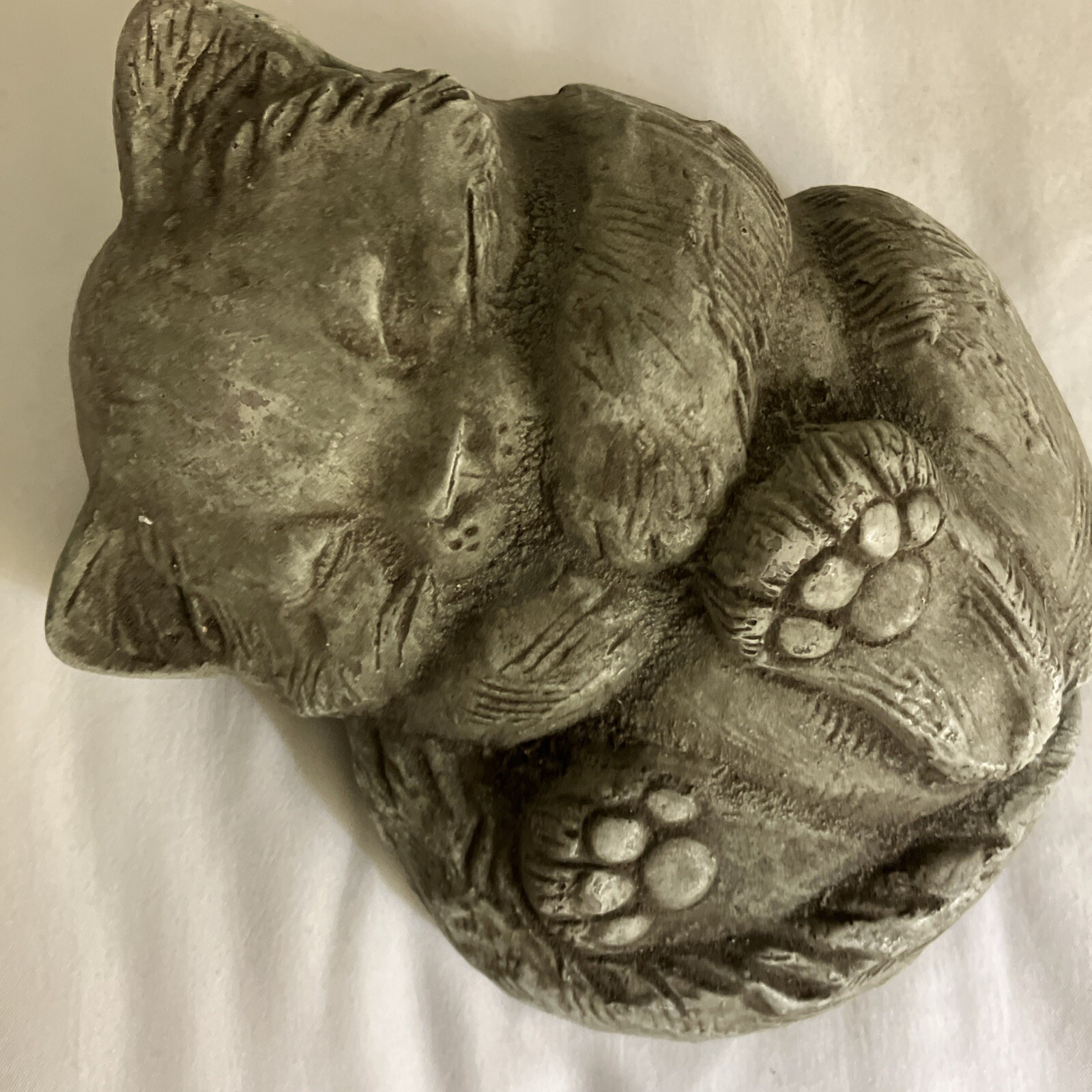 Cute Cat Hide A Key Hider Faux Rock THE STONE BUNNY Resin Vintage 6x5x3”