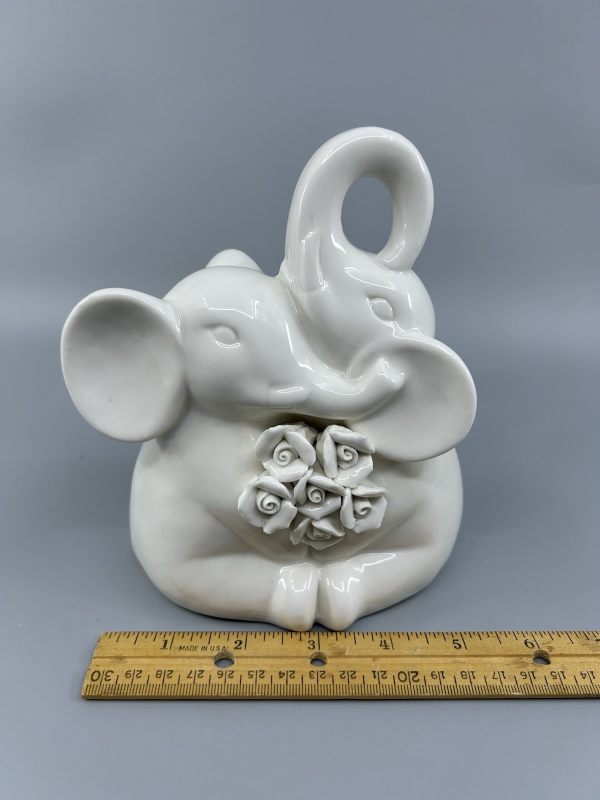 CRACKER BARREL Exclusive Cuddling Elephants Figurine with Original Box