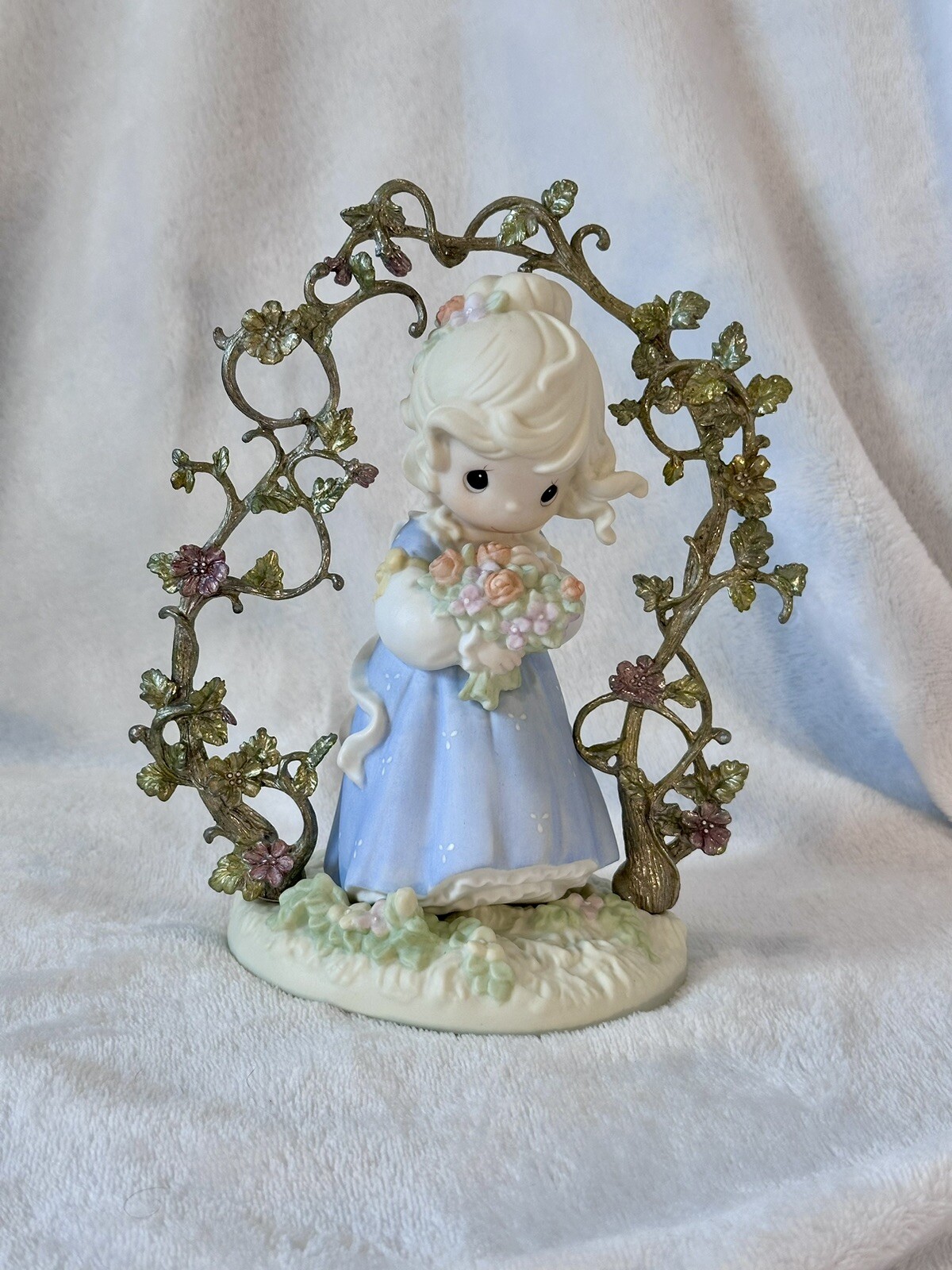 In God’s Beautiful Garden Of Love – Precious Moment 261629 #10001 of 15,000