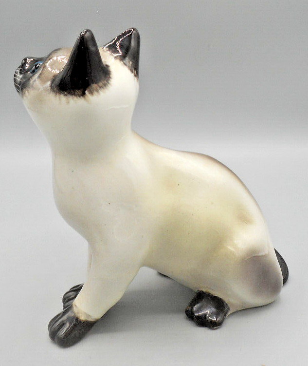 Vintage Pottery Siamese Cat Ceramic Blue Glass Eyes Brown Beige Italy 7″ Tall