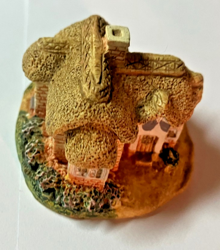 EPL Miniature Cuggly Wugglies Collection English Cottage House Figurine 1.75 in!