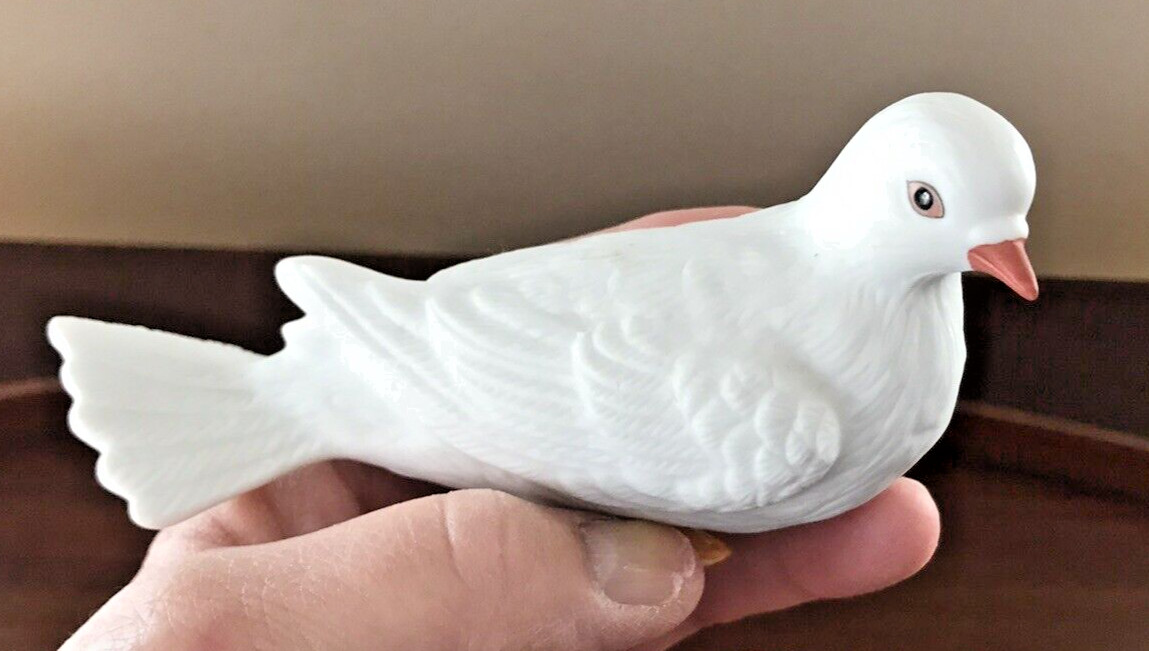 Vintage Homeco White Dove Love Bird Pair Bisque Porcelain 8856 Realistic Details