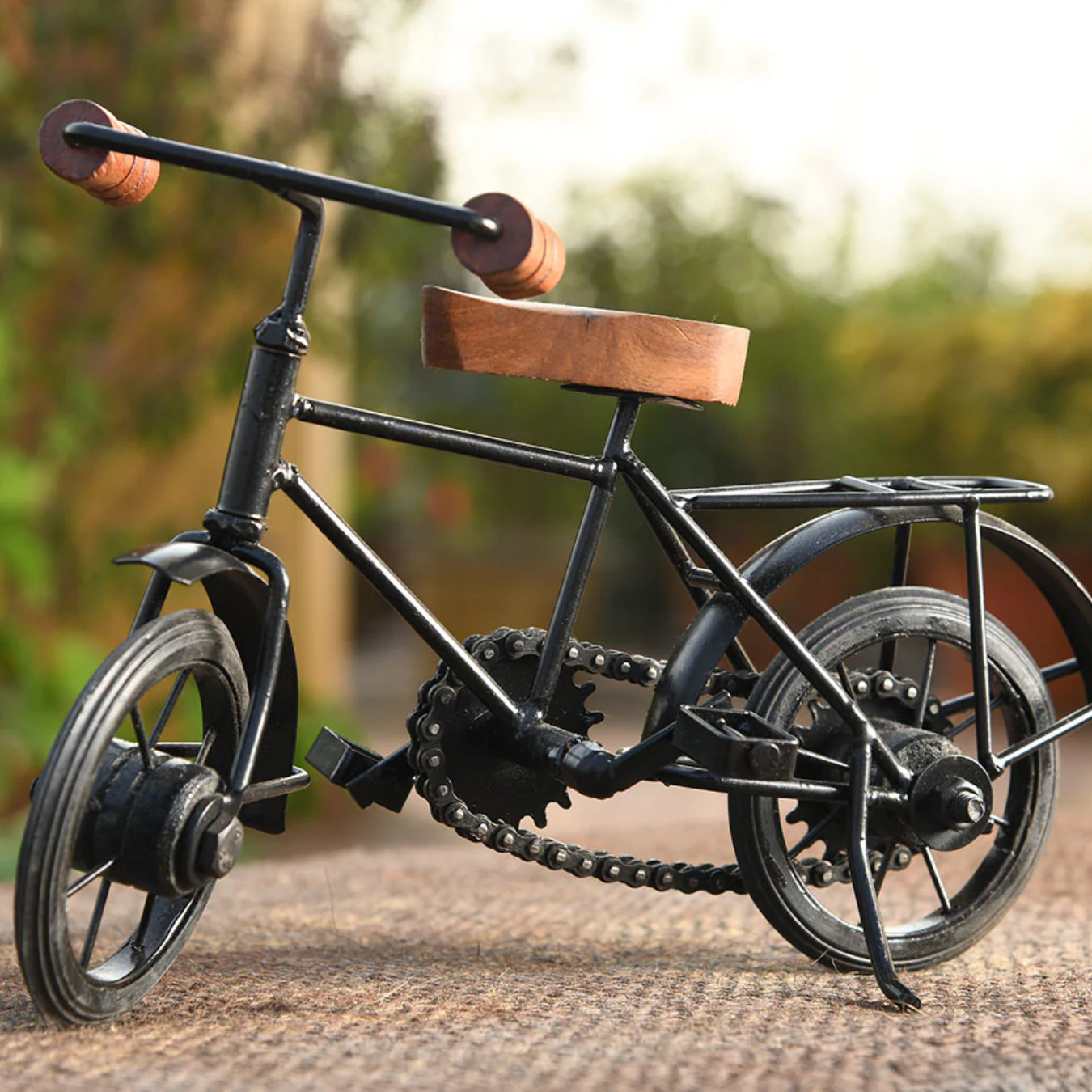 Miniature Metal Cycle Showpiece – Iron and Wood Bicycle Home Decor