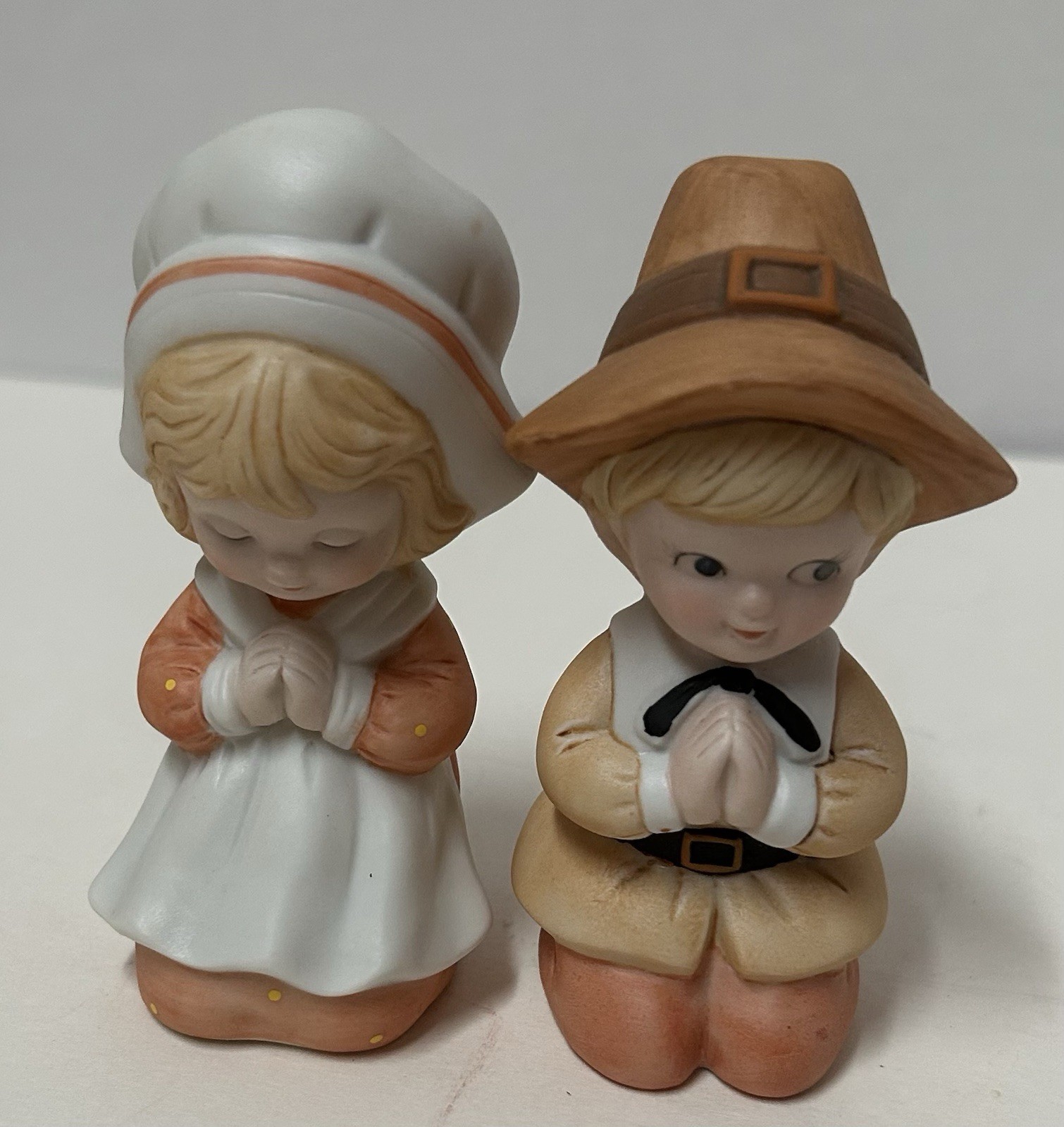 Vintage Lefton Praying Pilgrim Boy & Girl #02161 Thanksgiving Figurines-Set 2