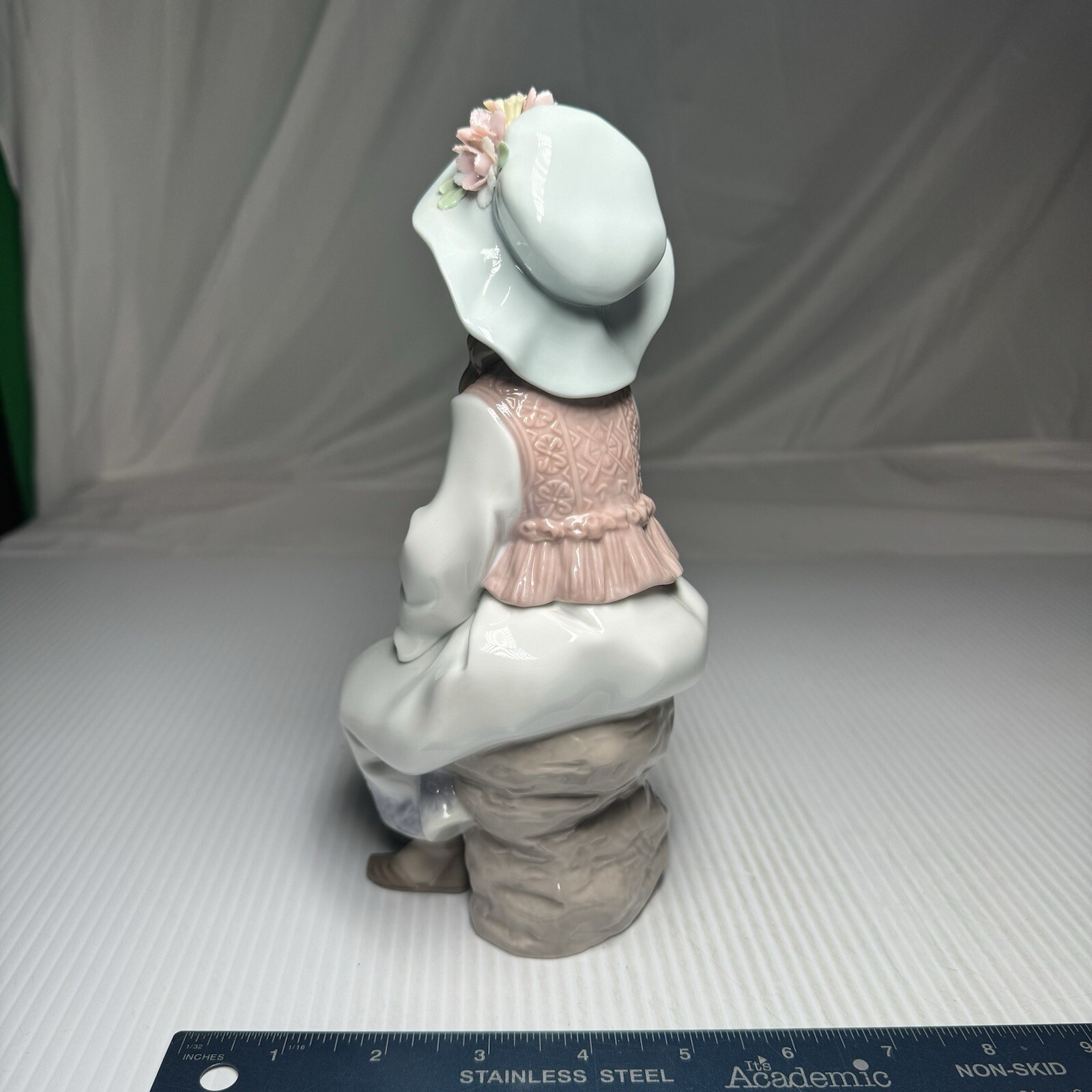 Lladro “Daydreams” 6400 Beautiful Non-Mint No Box See Photos RARE Retired