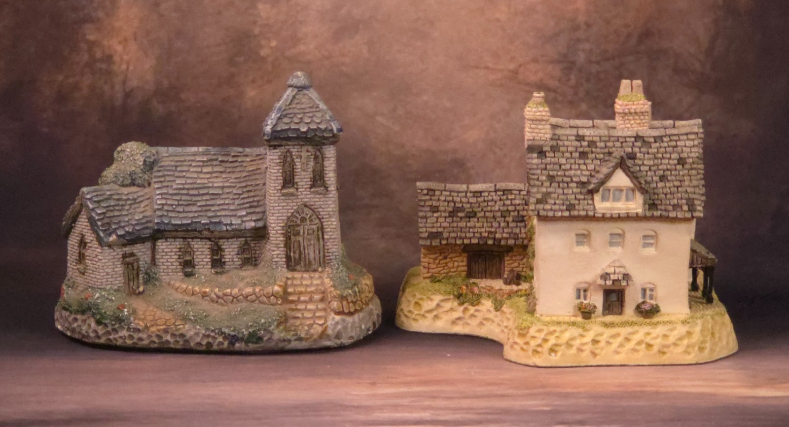 Winchester Church & Vintage 1987 David Winter Cottage BENBOW’S FARMHOUSE