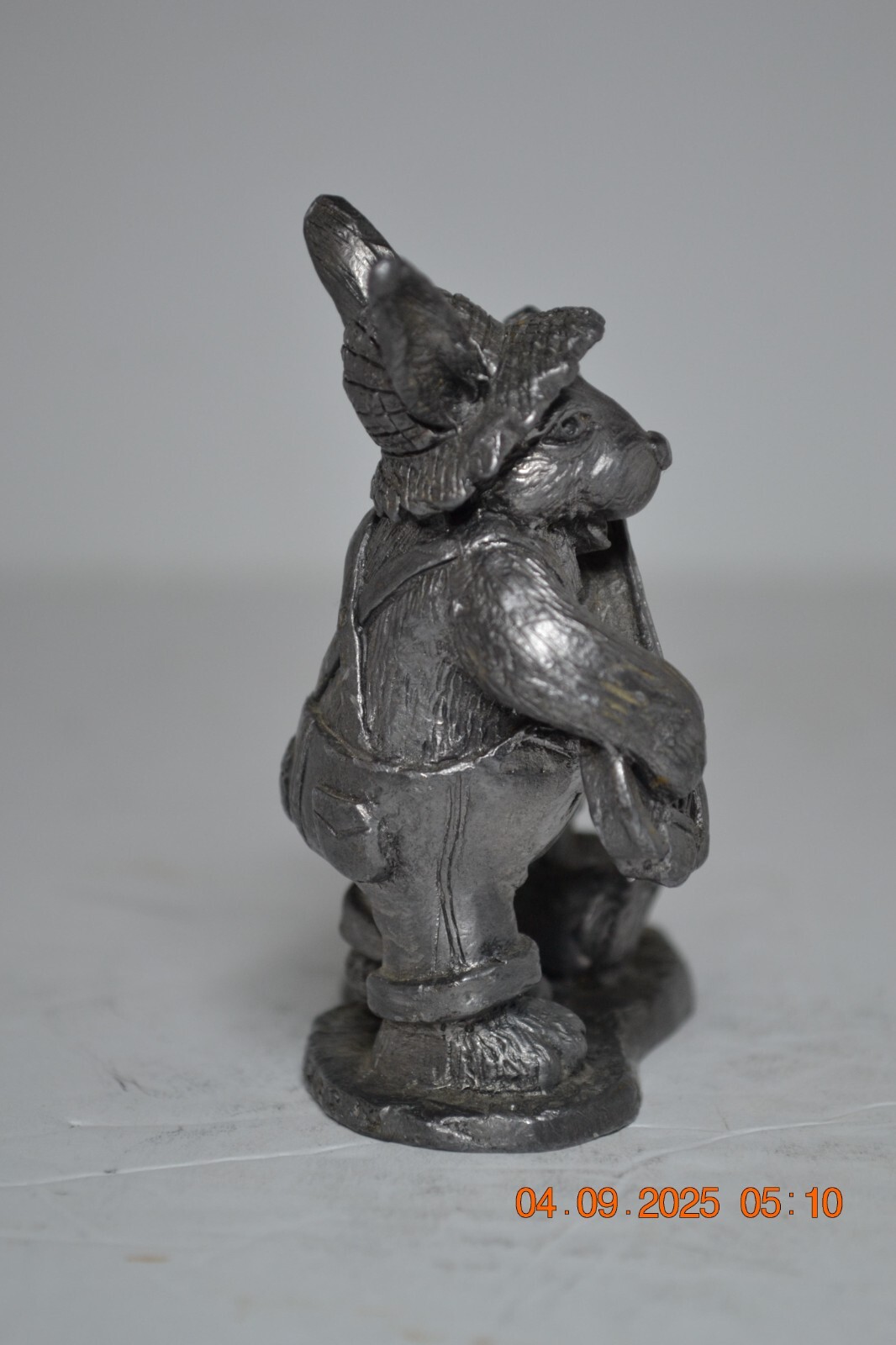 Michael Ricker’s Pewter Bunnies Ernie & MillIe Playing Banjo Signed & Numbered