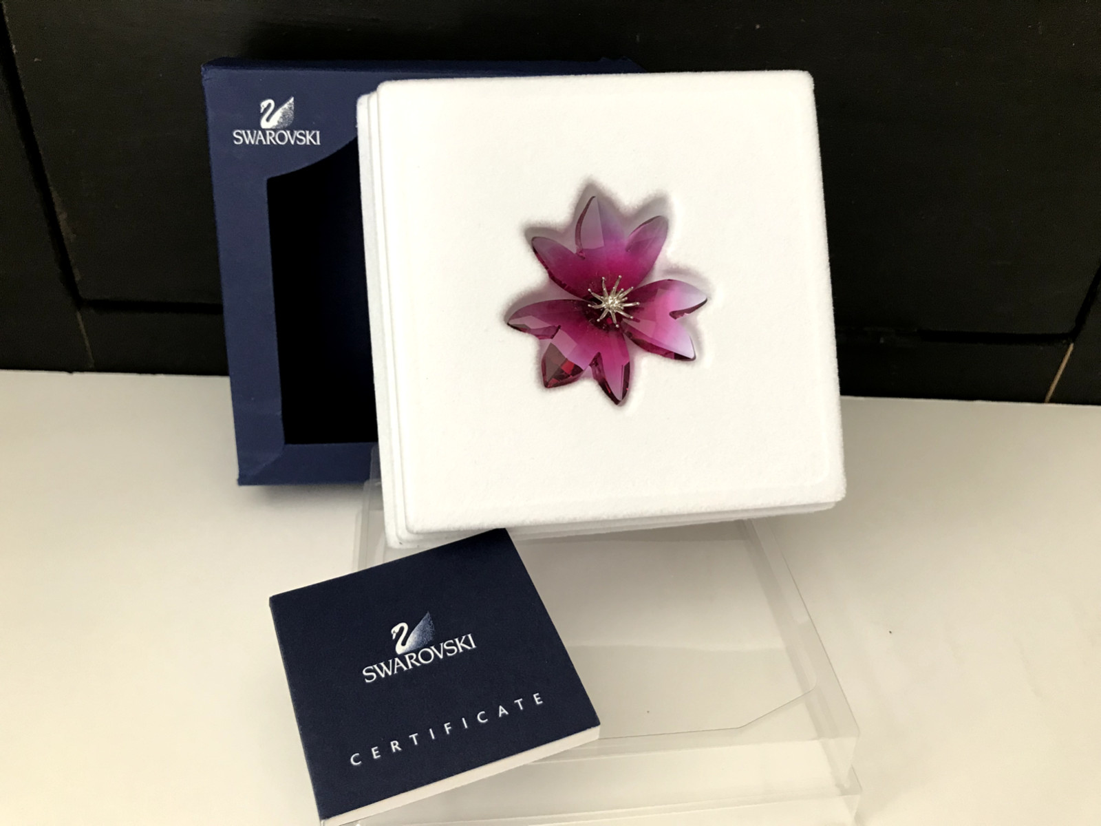 Swarovski Crystal Figurine #0956806 ~ DILICIA FUCHSIA RAIN Flower, Retired ~ MIB