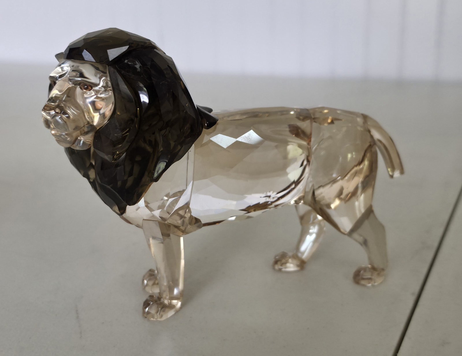 READ Swarovski 2016 SCS Annual Ed. Akili Father Male Lion + Female Mother Lion