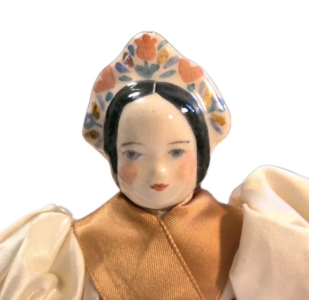 Pretty Vintage Porcelain Doll Figurine Traditional Ethnic Outfit Europe Italy
