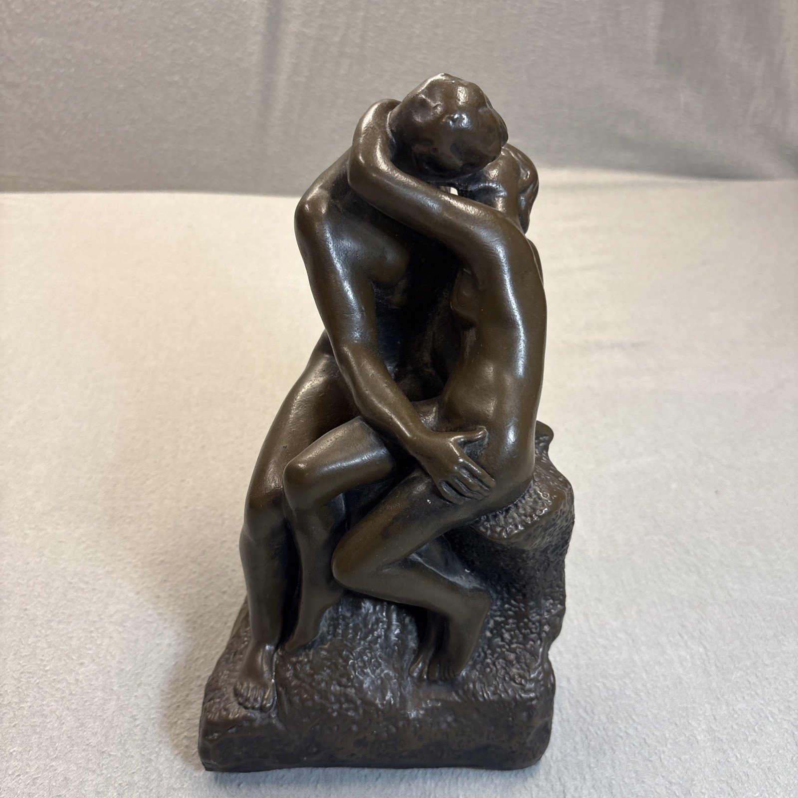 The Kiss by Rodin Statue 11″ Tall Bronze Color Metal Collectible Sculpture.