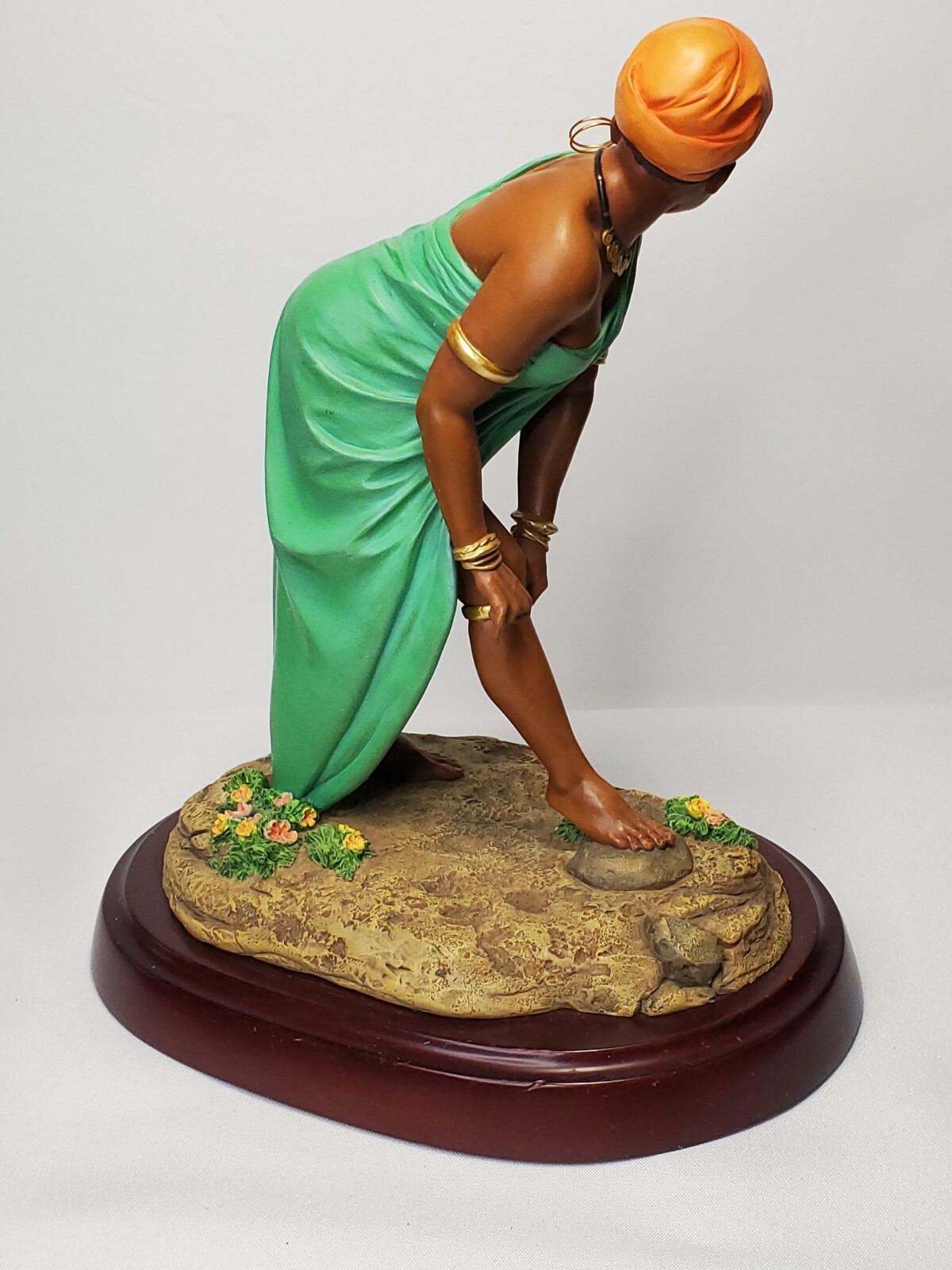 Thomas Blackshears Ebony Vision figurine “Oh yes she did” 37092 In Box 1 Earring