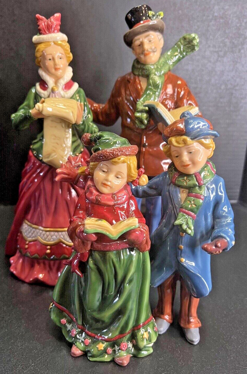 VINTAGE HIGH GLOSS finish TALL CHRISTMAS CAROLING Ceramic Porcelain Family 11.5″