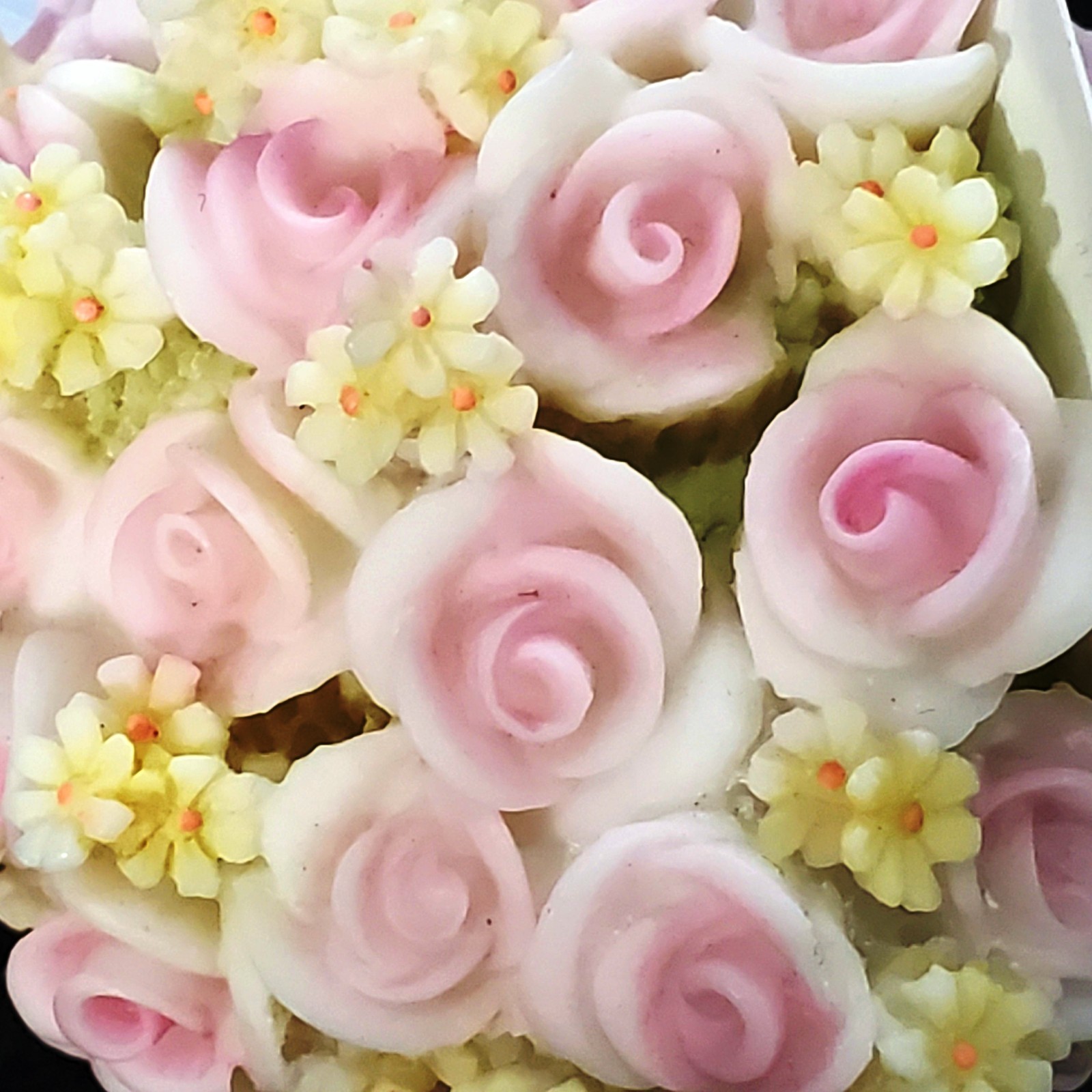 Seraphim Roses THANK YOU BOUQUET pink flower figure Heaven on Earth 84391 3.7″hi