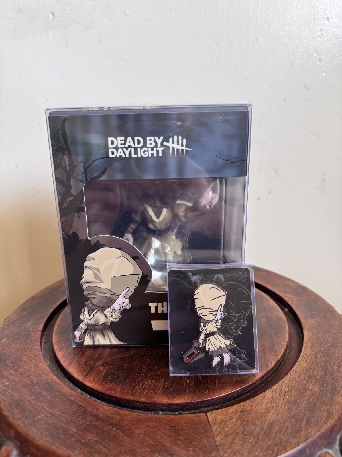 Youtooz Dead by Daylight The Nurse In Hand Figure+Pin Set Sold Out Everywhere!