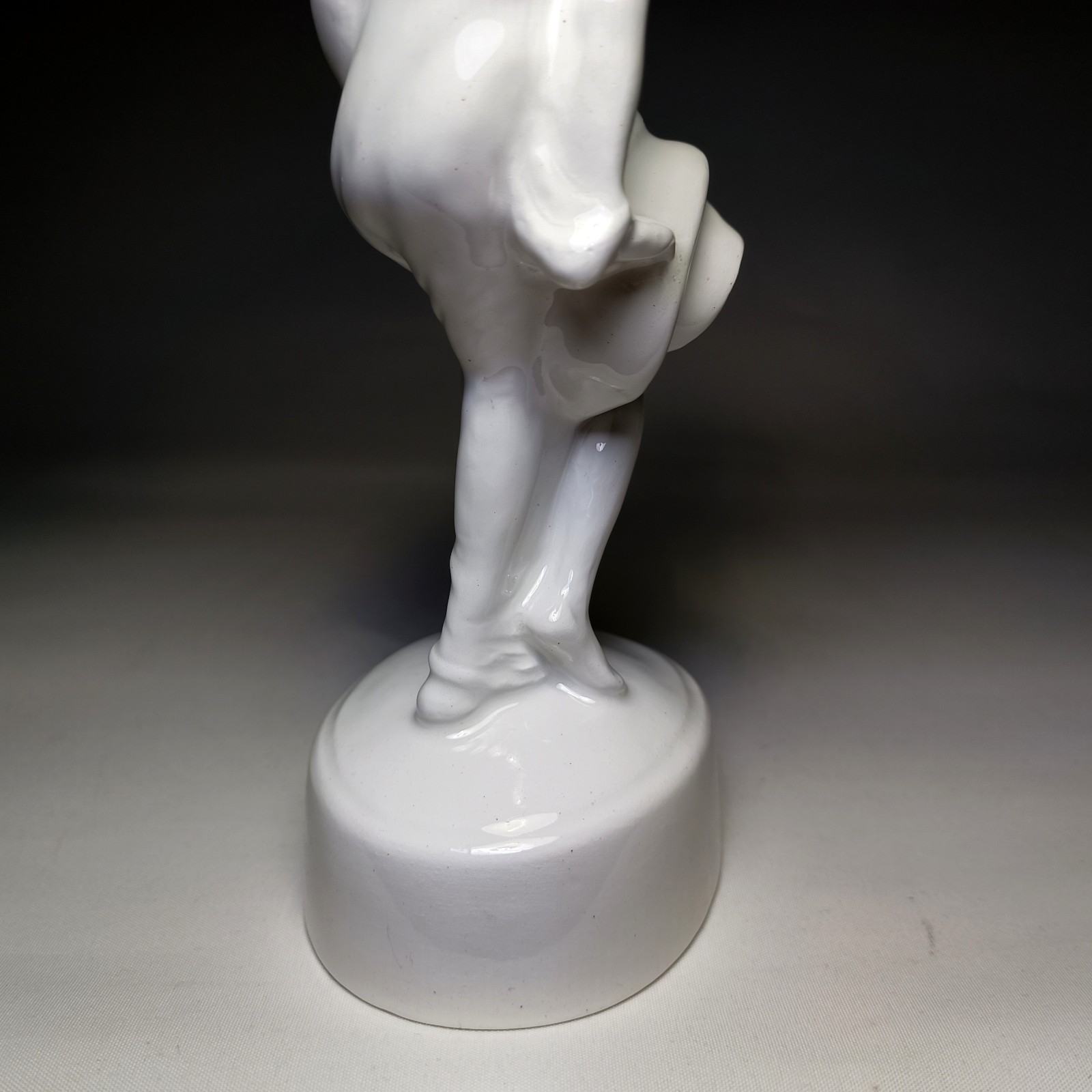 Art deco sculpture – Kissing couple in love – 21.5 cm – Porcelain