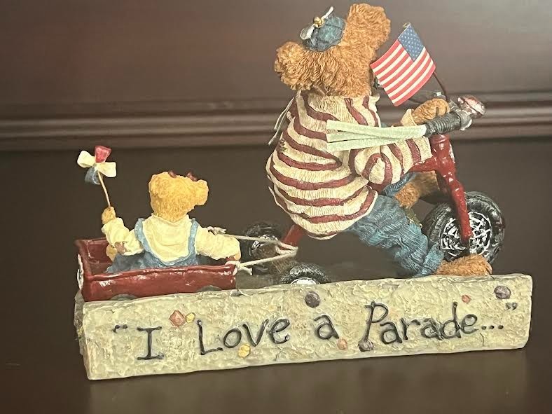 Boyds Bear Ross with Betsy…Everyone Loves a Parade 1st Edition New in Box