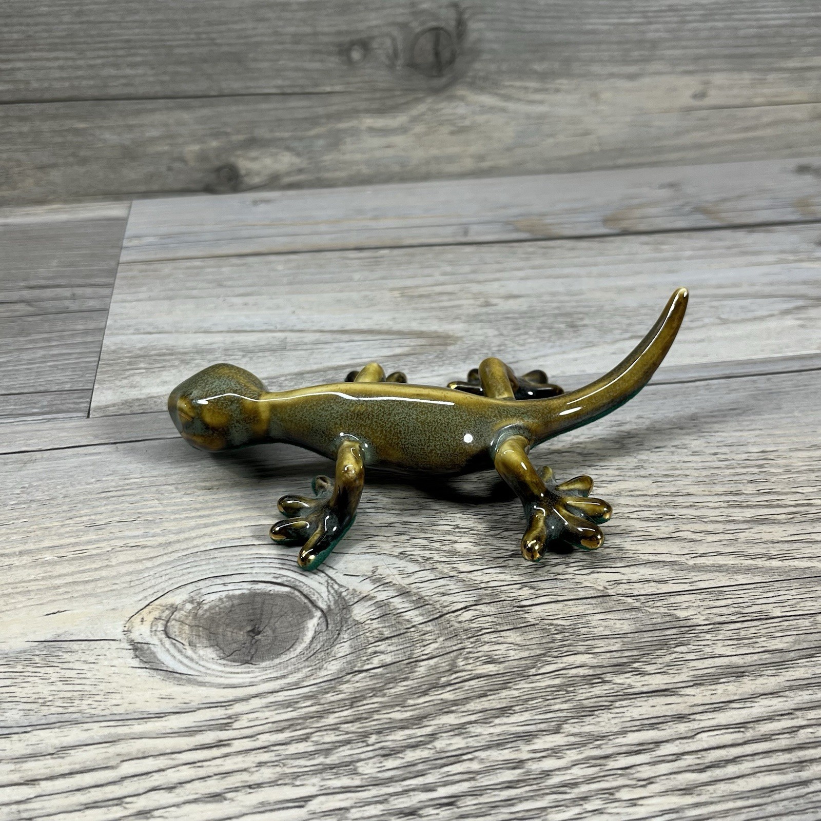 Golden Pond Collection Green Tree Gecko Lizard Ceramic Small Figurine