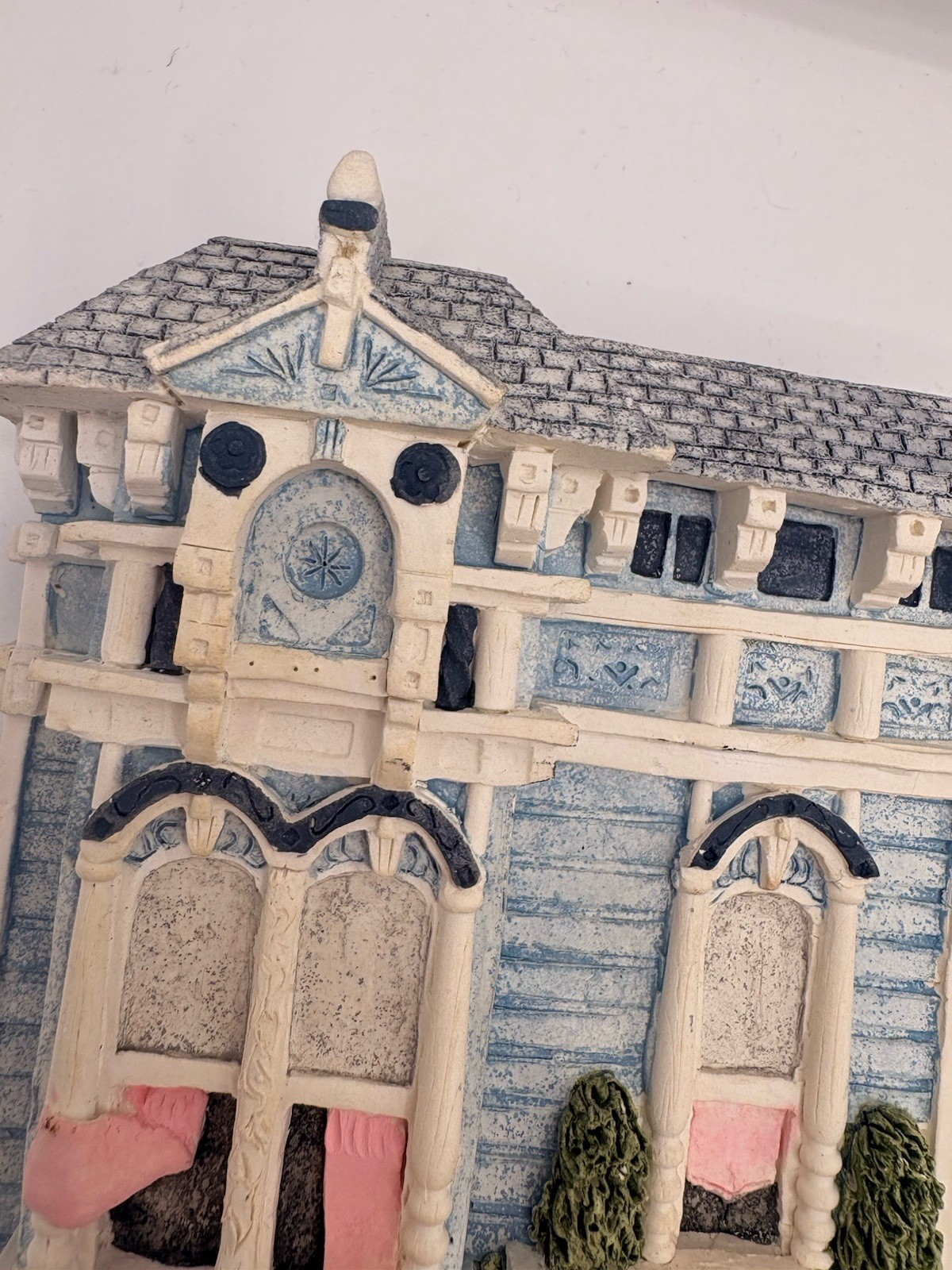Brian Baker’s Deja Vu Collection 1555 Classic Victorian Handpainted