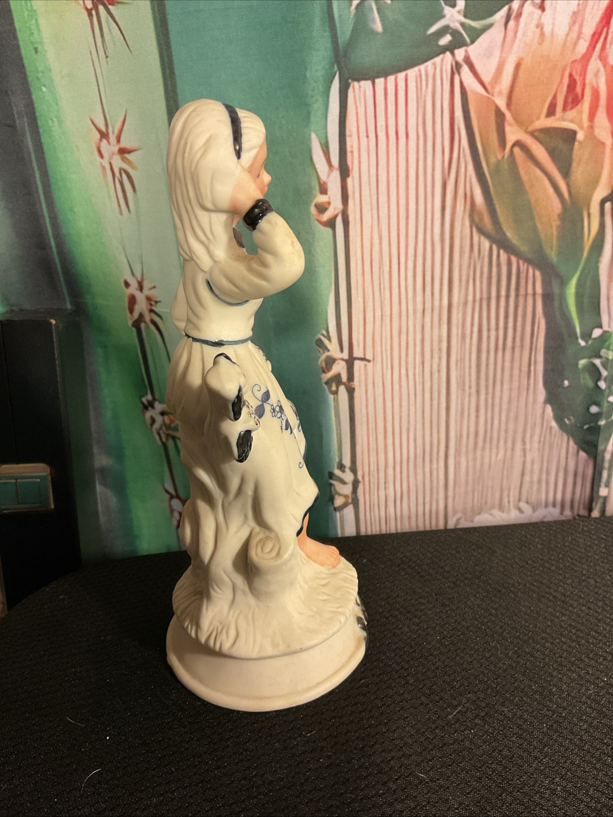 Set unique Vintage 8.5 In. Porcelain Girl Holding Flowers & Boy No Damage